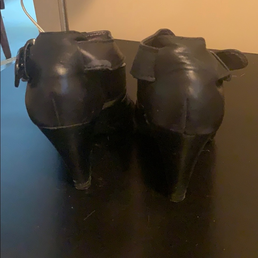 Coach Sandals - Picture 2 of 3